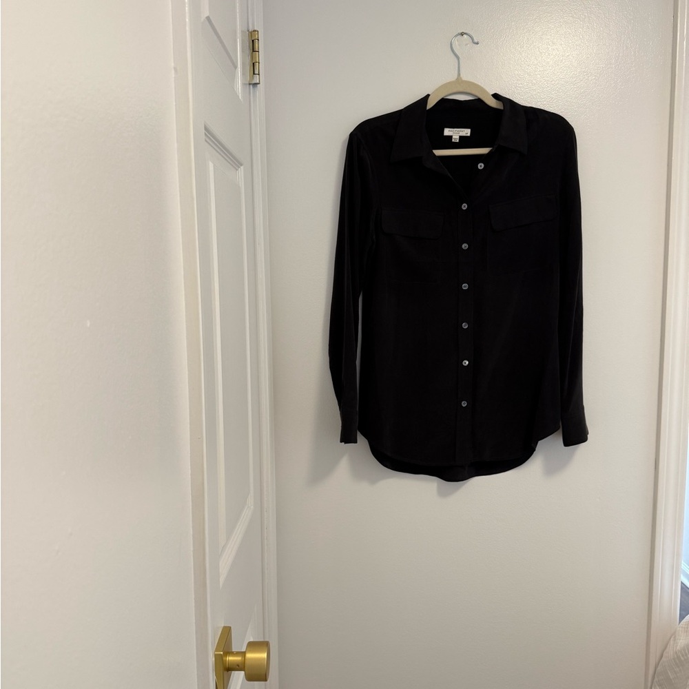 Equipment Black Slim Signature Silk Button Up Small